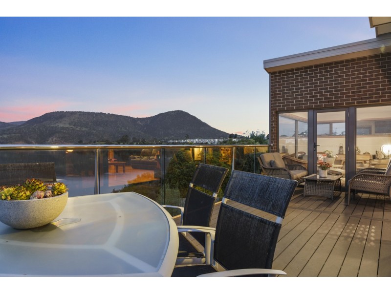 15 Macrobertsons Terrace, Claremont TAS 7011