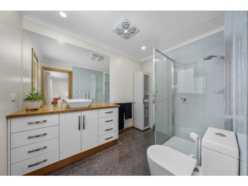 15 Macrobertsons Terrace, Claremont TAS 7011