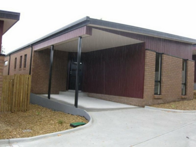 2/137 Redwood Road, Kingston TAS 7050