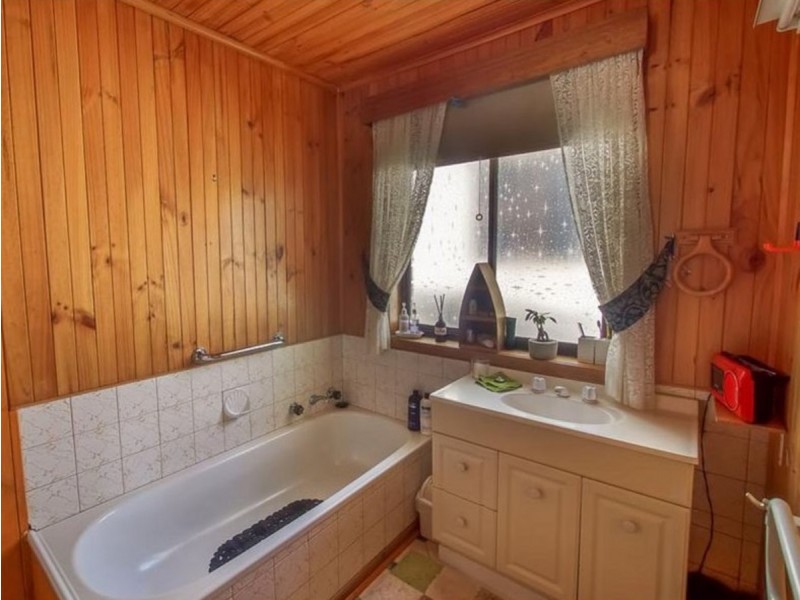 8 Cheviot Road, West Moonah TAS 7009