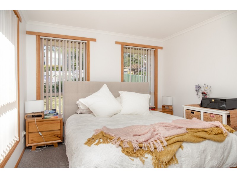 1A Nubeena Street, Lindisfarne TAS 7015