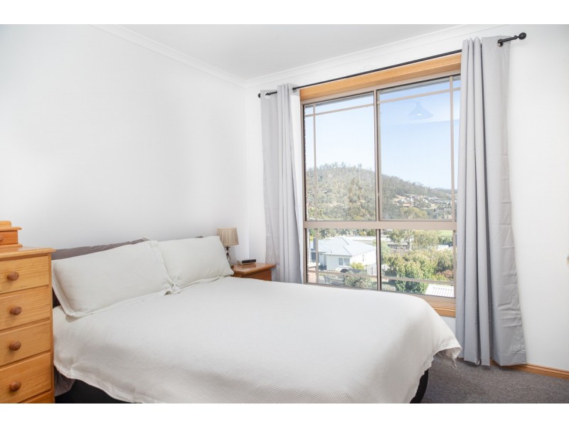 1A Nubeena Street, Lindisfarne TAS 7015