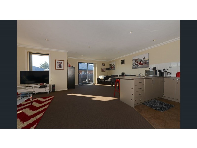 2/21 Alice Place, Brighton TAS 7030