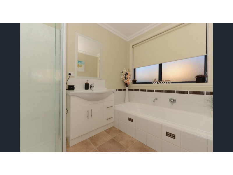 2/21 Alice Place, Brighton TAS 7030