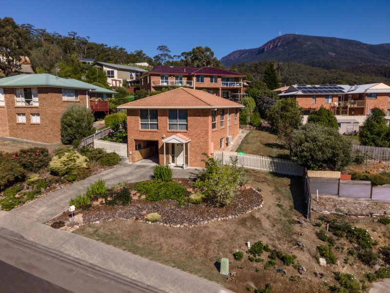 8 Copley Road, Lenah Valley TAS 7008