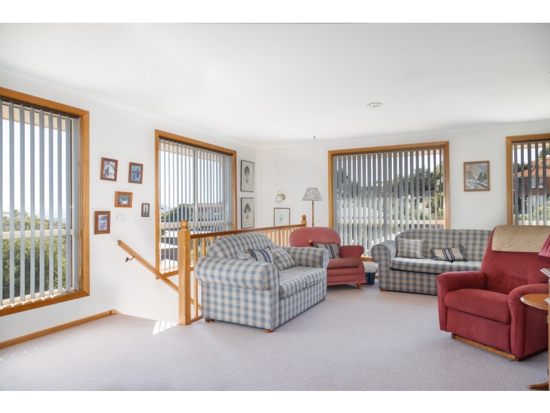 8 Copley Road, Lenah Valley TAS 7008