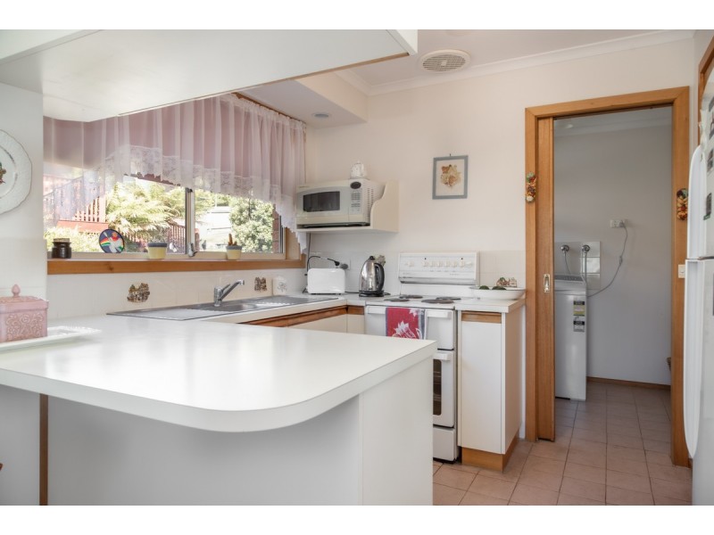 8 Copley Road, Lenah Valley TAS 7008
