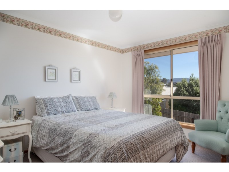 8 Copley Road, Lenah Valley TAS 7008