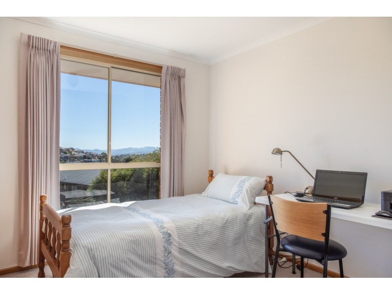 8 Copley Road, Lenah Valley TAS 7008