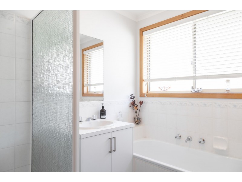 8 Copley Road, Lenah Valley TAS 7008