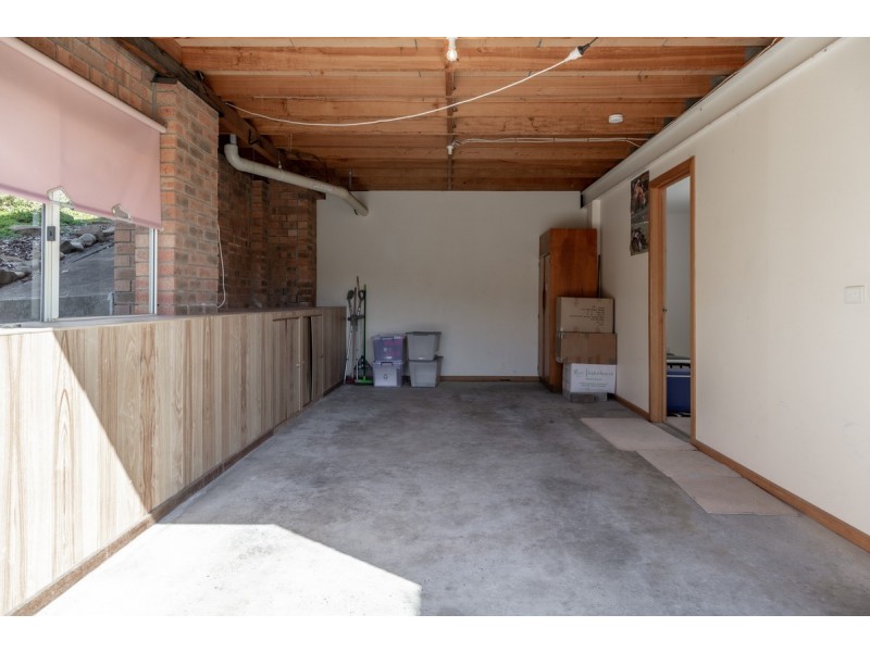 8 Copley Road, Lenah Valley TAS 7008
