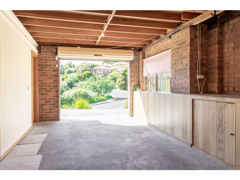 8 Copley Road, Lenah Valley TAS 7008