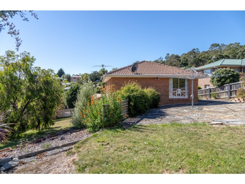 8 Copley Road, Lenah Valley TAS 7008