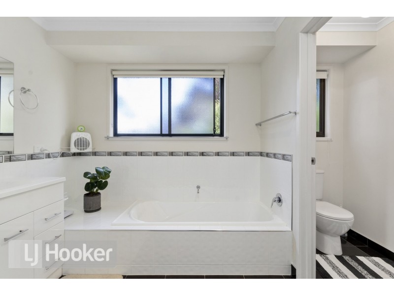 2/8 Taranaki Place, Snug TAS 7054