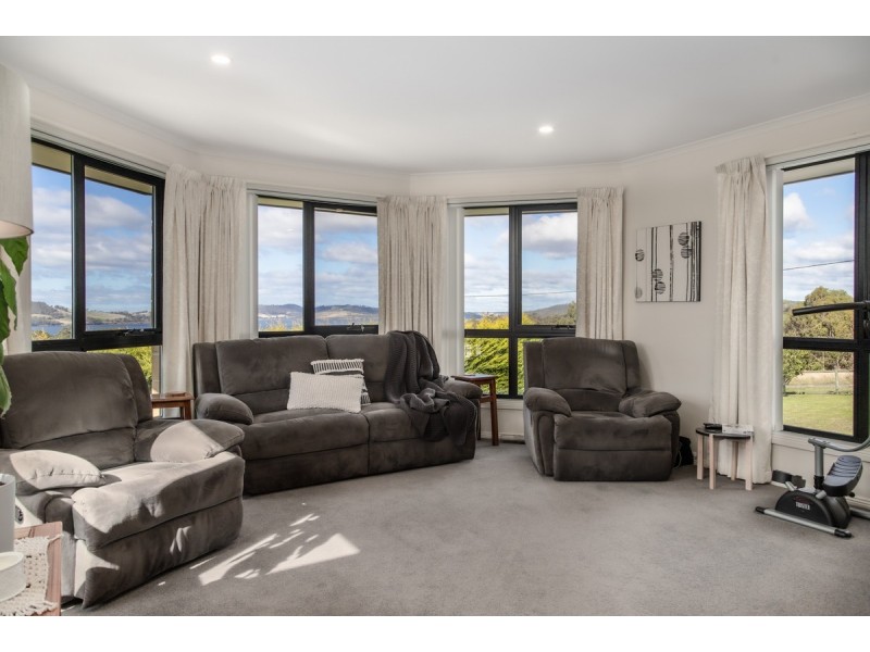 27 Hillview Drive, Margate TAS 7054