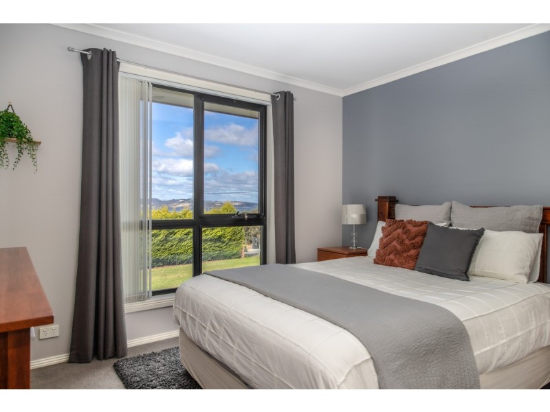 27 Hillview Drive, Margate TAS 7054