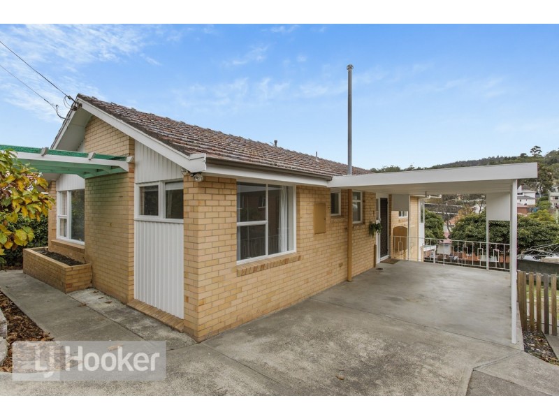 24 Manly Avenue, Lindisfarne TAS 7015