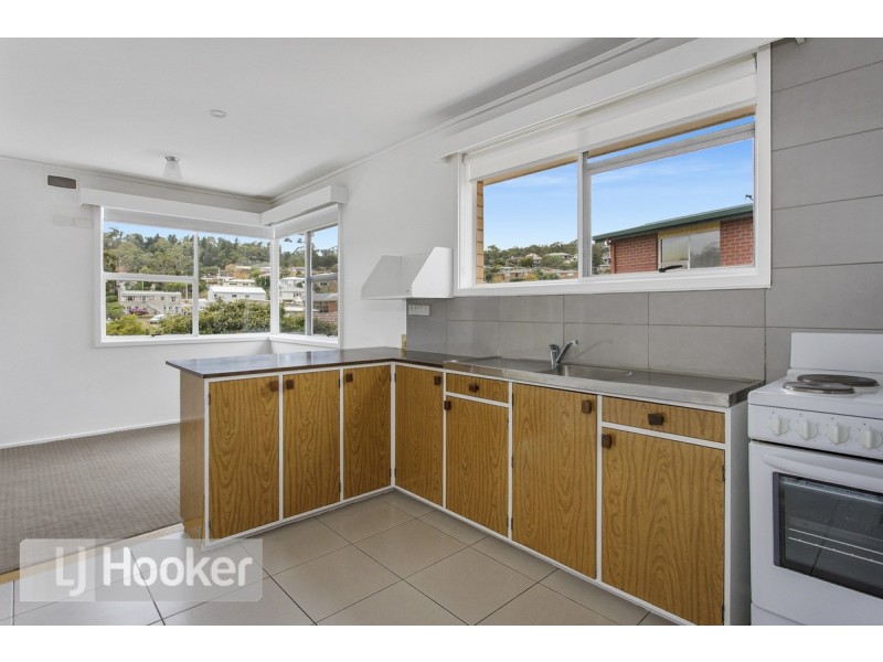 24 Manly Avenue, Lindisfarne TAS 7015