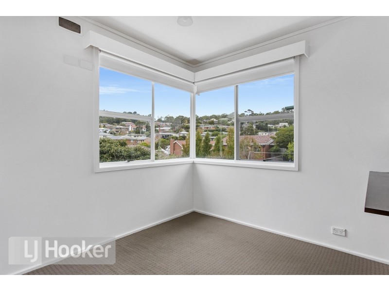 24 Manly Avenue, Lindisfarne TAS 7015