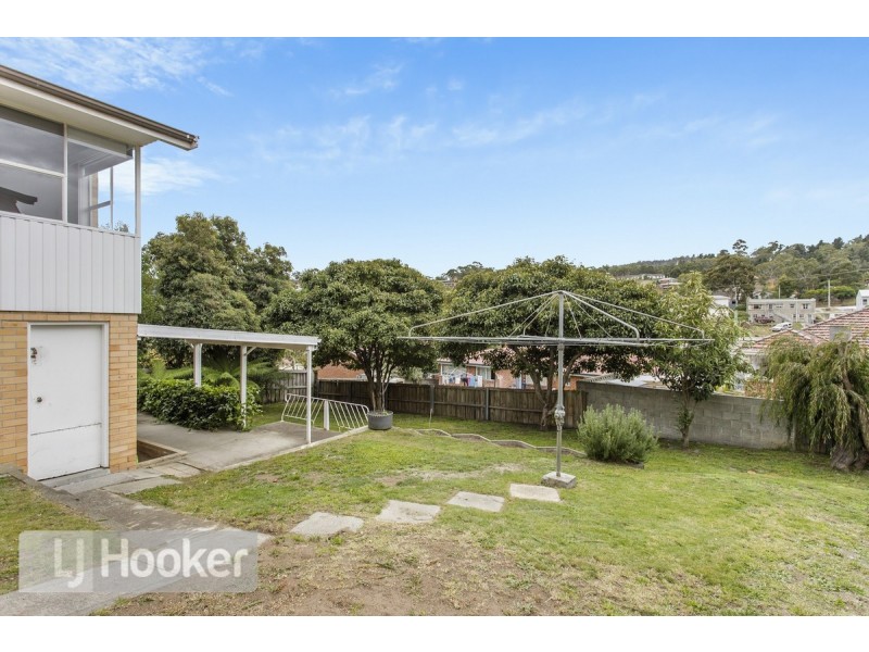 24 Manly Avenue, Lindisfarne TAS 7015
