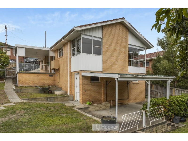 24 Manly Avenue, Lindisfarne TAS 7015