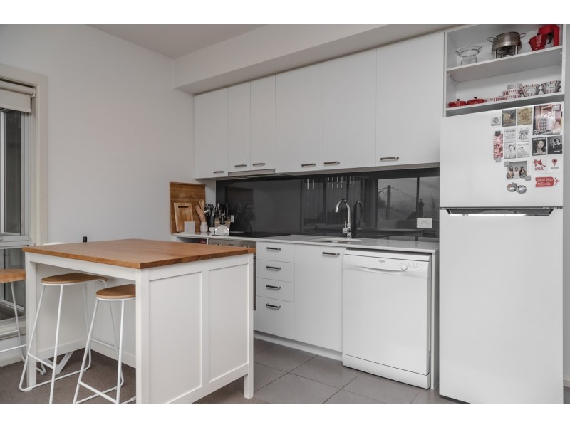 8/3 Clarence Street, Bellerive TAS 7018