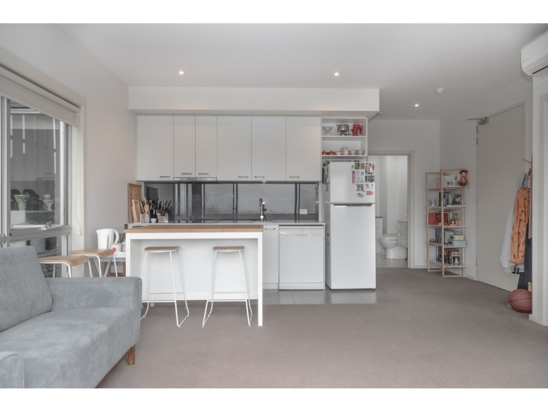 8/3 Clarence Street, Bellerive TAS 7018