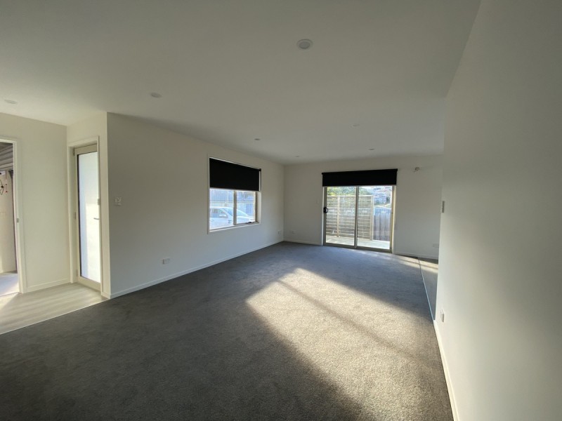 2/15 Bass Street, Warrane TAS 7018