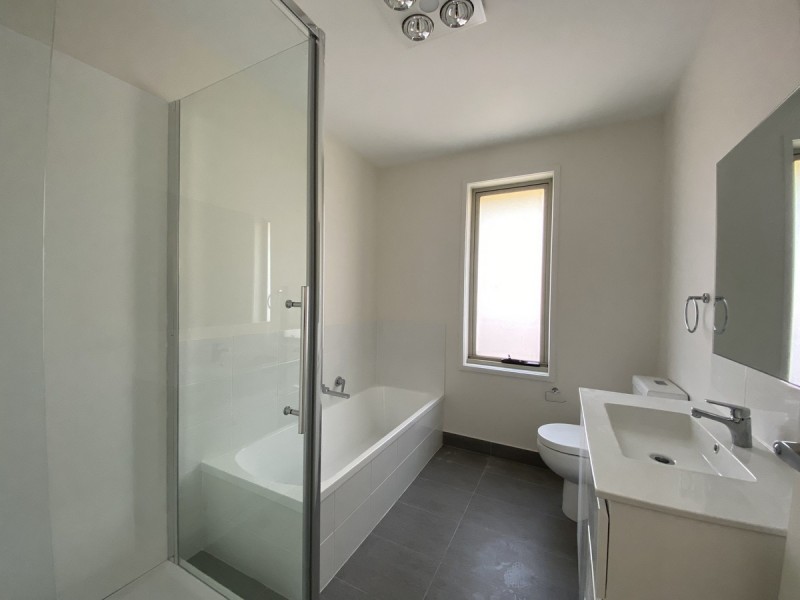 2/15 Bass Street, Warrane TAS 7018