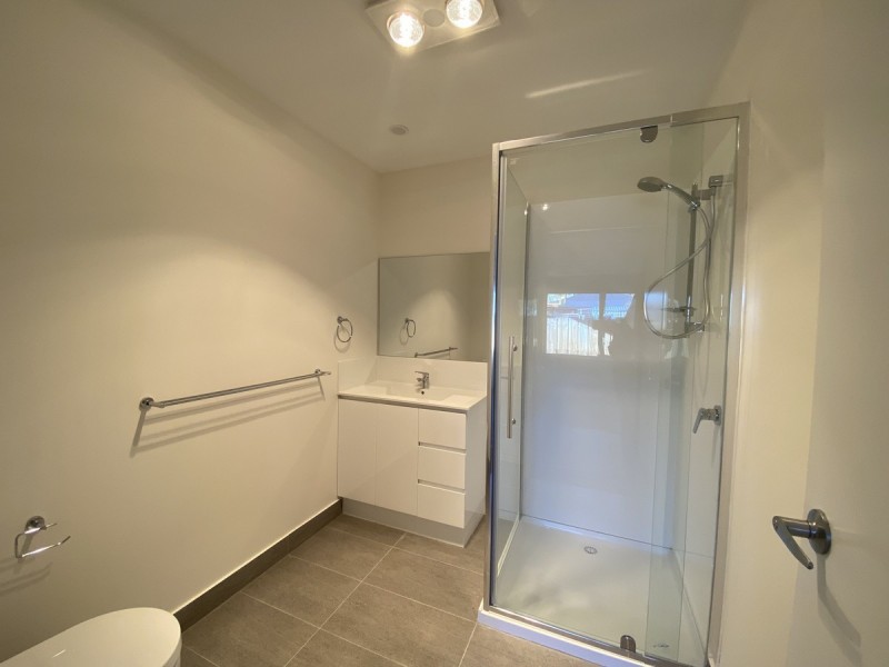 2/15 Bass Street, Warrane TAS 7018