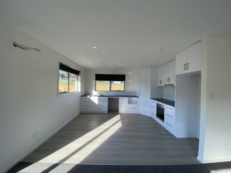 2/15 Bass Street, Warrane TAS 7018