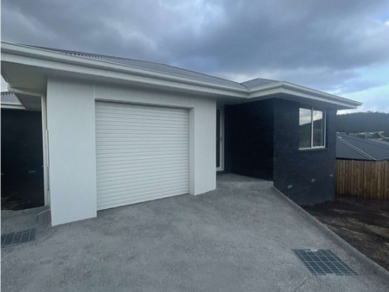 11 Vivian Drive, Rokeby TAS 7019
