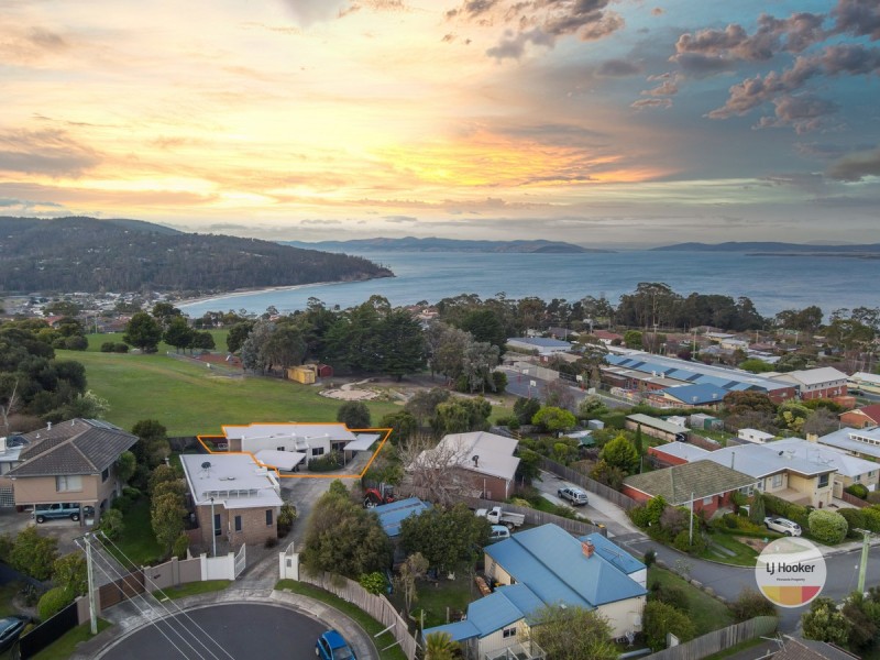2/8 Kiama Place, Blackmans Bay TAS 7052