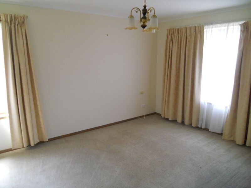 8 Cowley Place, Lenah Valley TAS 7008