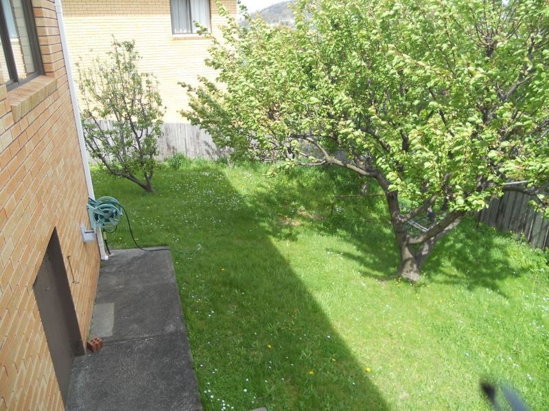 8 Cowley Place, Lenah Valley TAS 7008