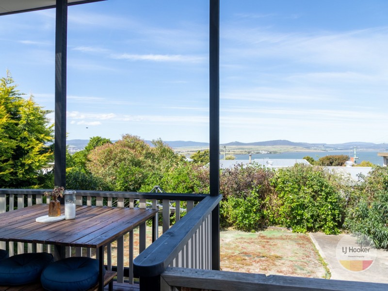 11 Second Avenue, Midway Point TAS 7171