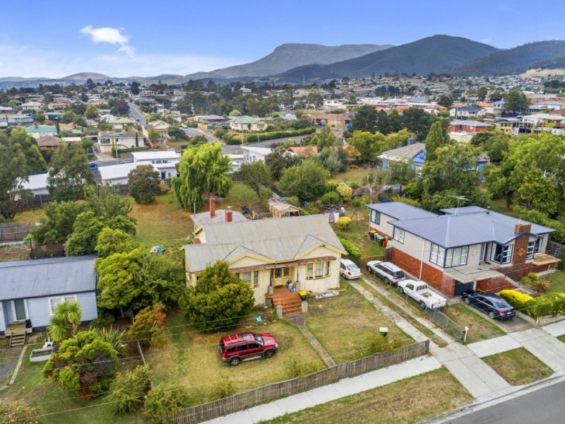 15 Hilton Road, Claremont TAS 7011