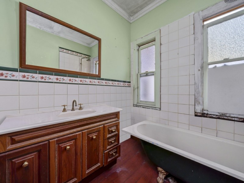 15 Hilton Road, Claremont TAS 7011