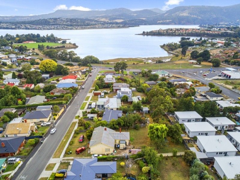 15 Hilton Road, Claremont TAS 7011