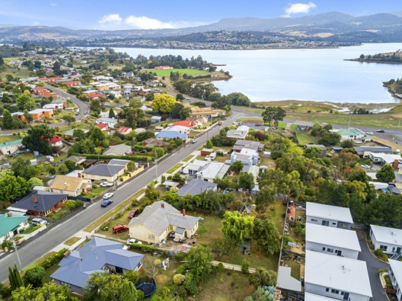 15 Hilton Road, Claremont TAS 7011