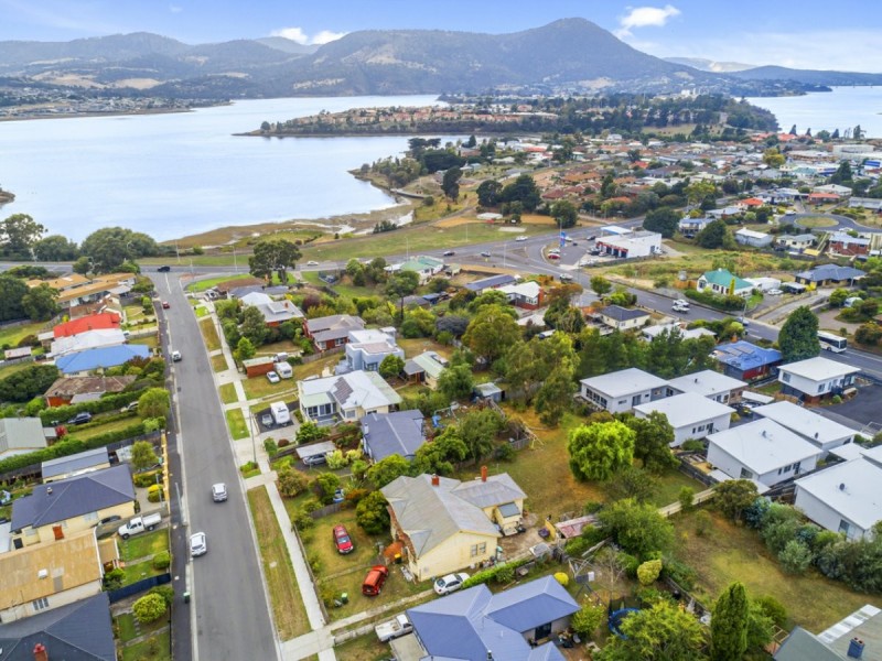 15 Hilton Road, Claremont TAS 7011