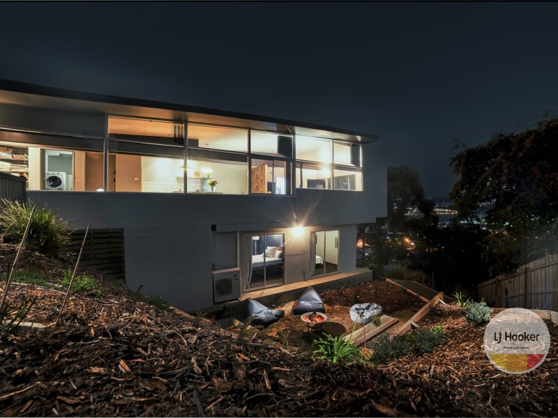 60 Karoola Road, Lindisfarne TAS 7015