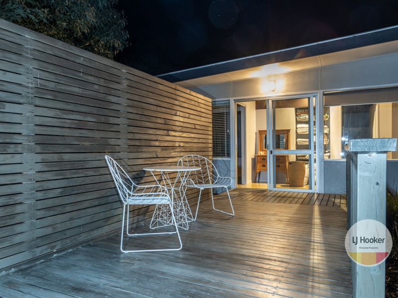 60 Karoola Road, Lindisfarne TAS 7015