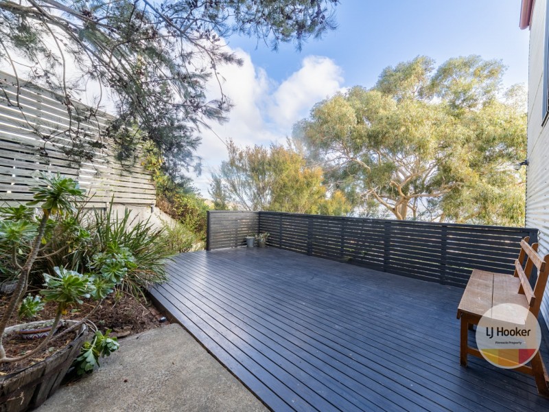 60 Karoola Road, Lindisfarne TAS 7015