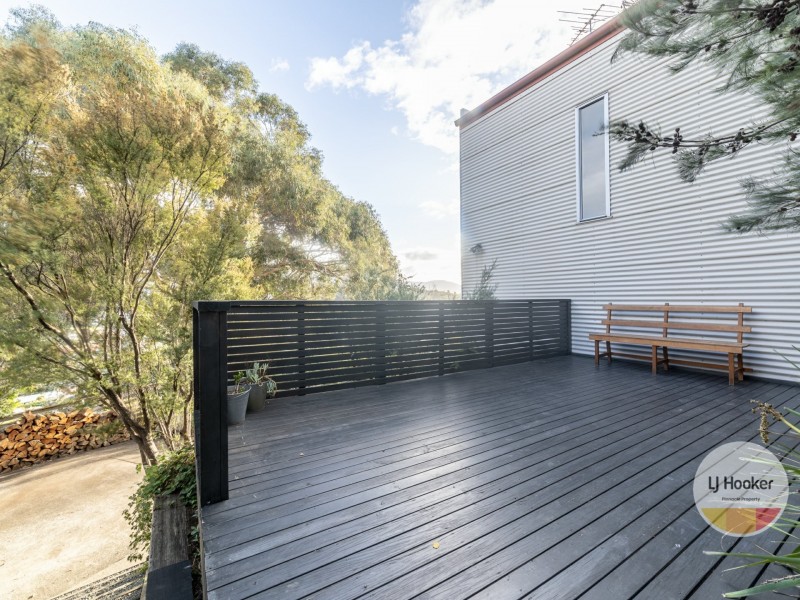 60 Karoola Road, Lindisfarne TAS 7015