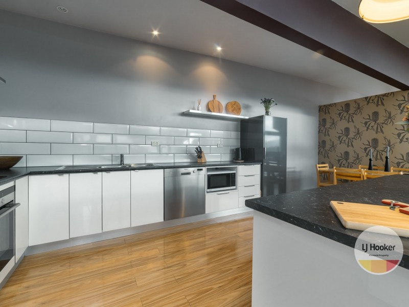 60 Karoola Road, Lindisfarne TAS 7015