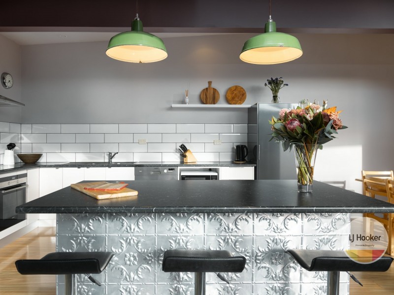 60 Karoola Road, Lindisfarne TAS 7015