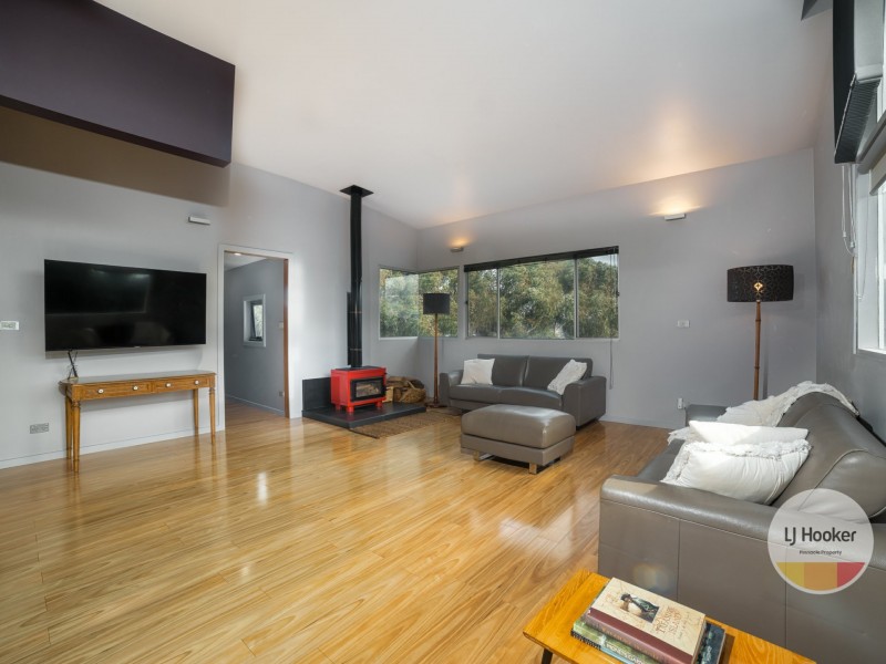 60 Karoola Road, Lindisfarne TAS 7015