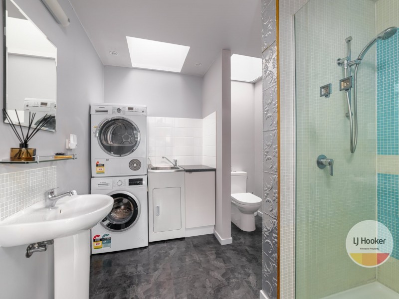 60 Karoola Road, Lindisfarne TAS 7015