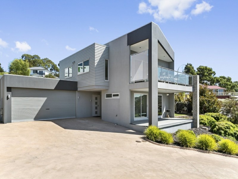 2/16-18 Sandra Drive, Blackmans Bay TAS 7052